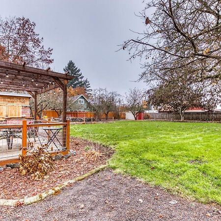Cozy Coleman St. Cottage Bethel Esterno foto